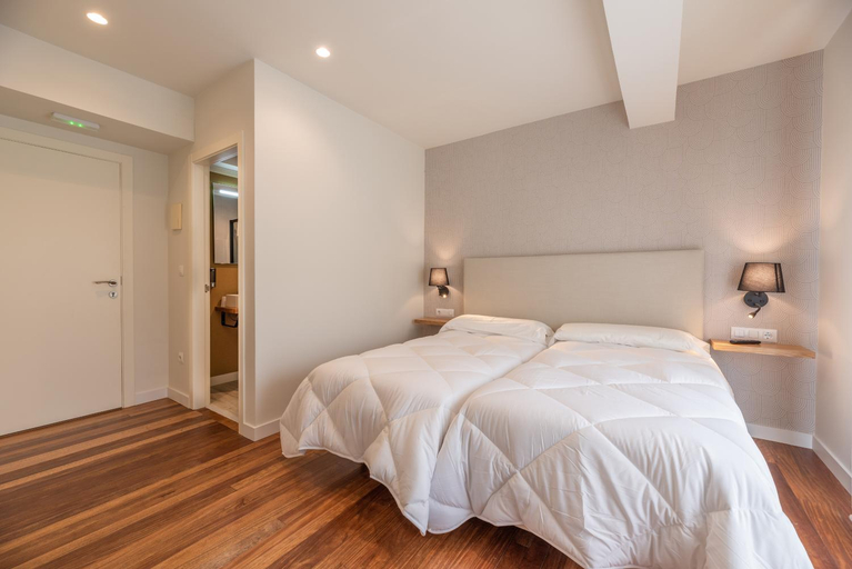 Others 5, Hostal Devesas, Pontevedra