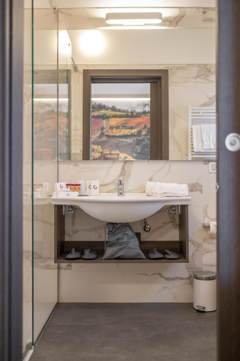 Bathroom 24