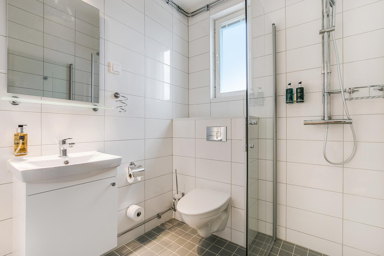 Bathroom 3, Turinge Hotel, Nykvarn