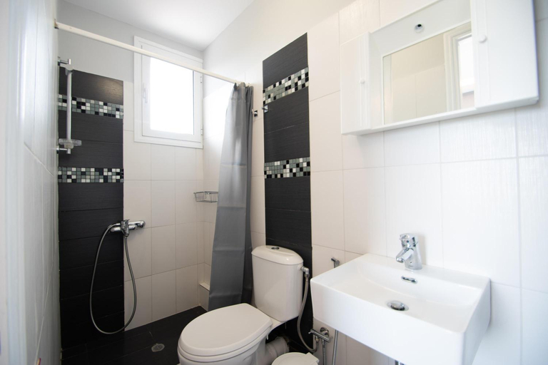 Bathroom 2, THIRES Guesthouse, Ionian Islands