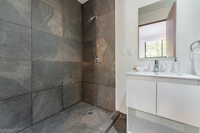 Bathroom 3, Doctores Apartments by VH, Mexico City