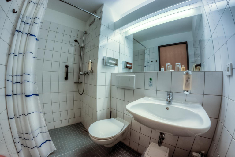 Bathroom, Hotel & Restaurant am Schlosspark, Teltow-Fläming