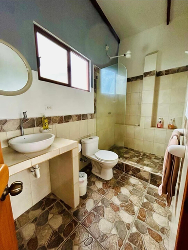 Bathroom 2, Del mar del Galapagos, Santa Cruz
