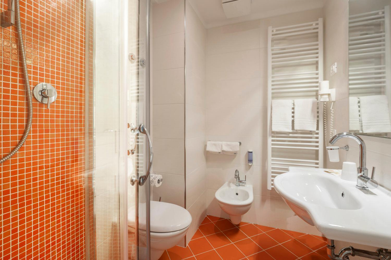 Bathroom, Echotel, Macerata