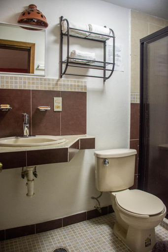 Bathroom 2, Hotel Real del Carmen - Ideal para familias y parejas, San Cristóbal de las Casas