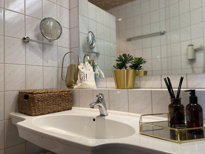 Bathroom 20