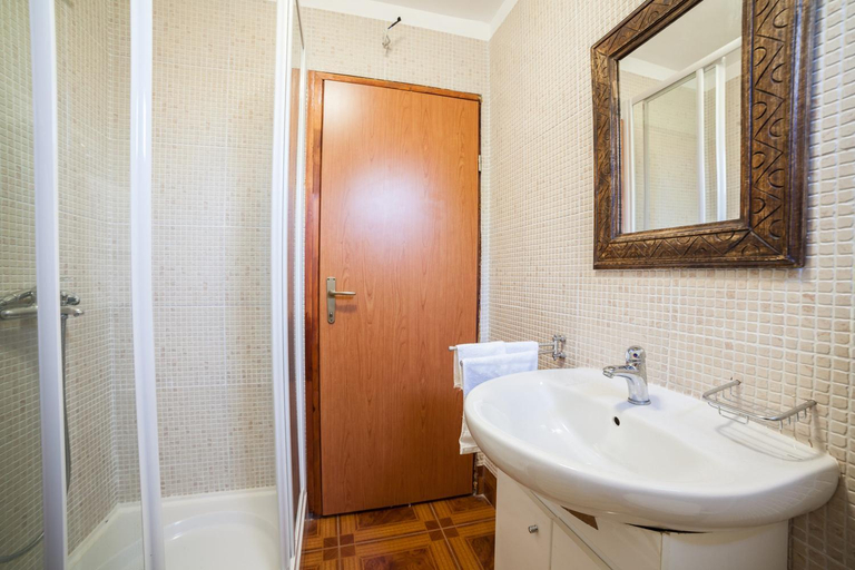 Bathroom 2, Apartments Dalmatinska Kuca, Milna