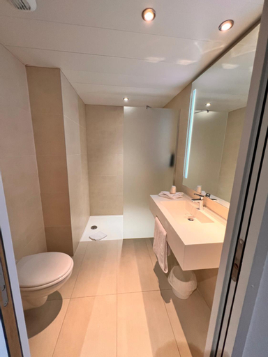 Bathroom 13