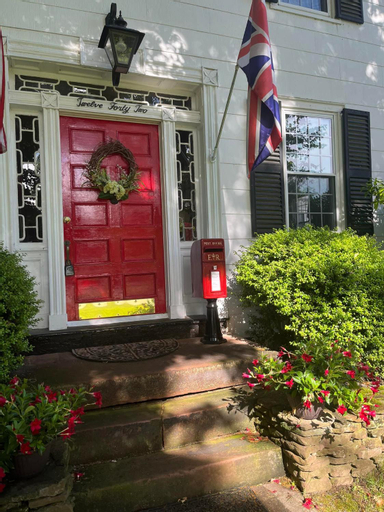 Antique1242 British Bed & Breakfast, Hartford