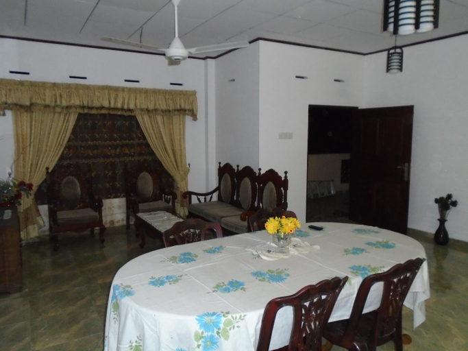 Food & Drinks 5, Shalona Holiday Home, Galle Four Gravets