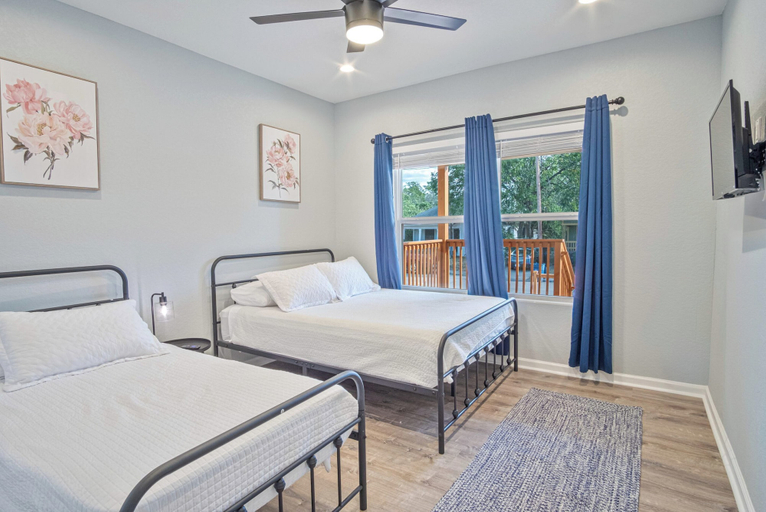 Bedroom 2, Lovely & Charming 4br/2.5ba Near Downtown's Prime, Bexar