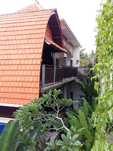 Exterior 4