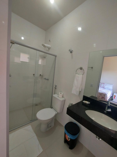 Bathroom 2, Suites Canaa, Capitólio