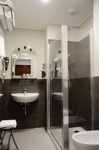 Bathroom 9