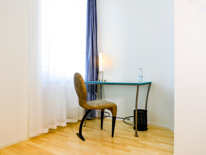 Others 4, Hotel Baders Krone, Thal