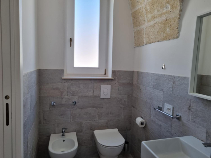 Others 2, Le radici, Brindisi