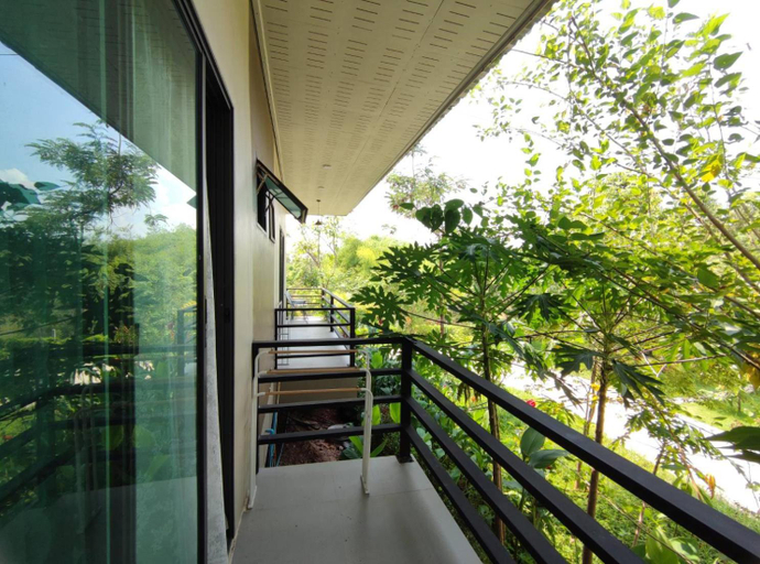 4, Morinaka Craftfe & Poshtel, Phang Khon
