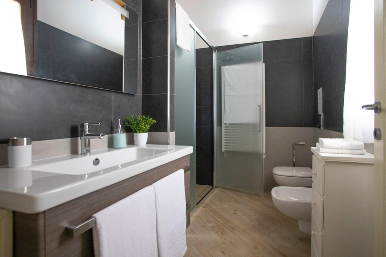 Bathroom 2, Irilor Luxury B&B, Sassari