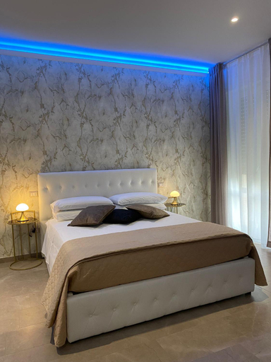 Others 4, b&b THE WORLD, Brindisi
