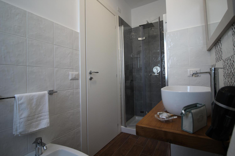 Bathroom 3, Stella Marina Paestum, Salerno