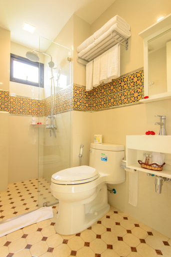 Bathroom 5, Nine Design Place, Pathum Wan