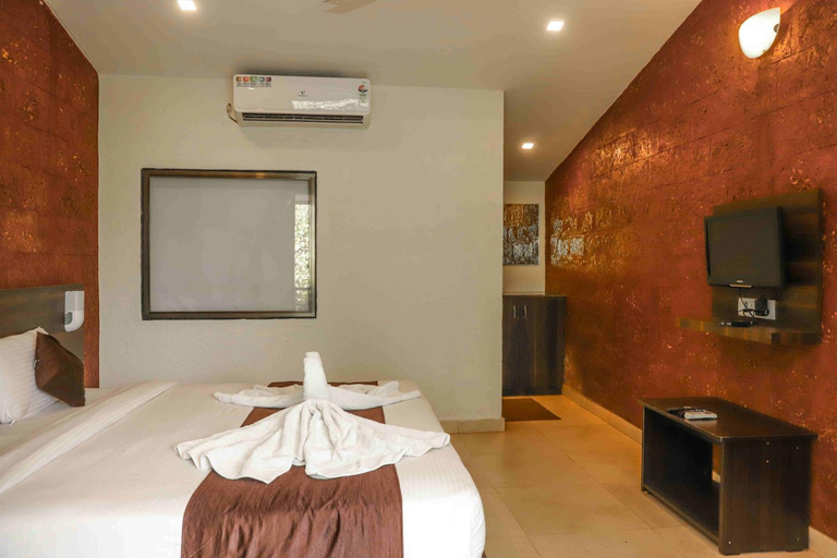 Others 4, Hotel On the Rocks, Satara
