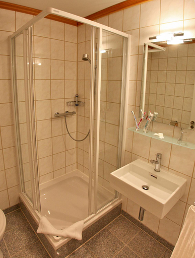 Bathroom 2, Hotel Deutsches Haus, Bad Kissingen