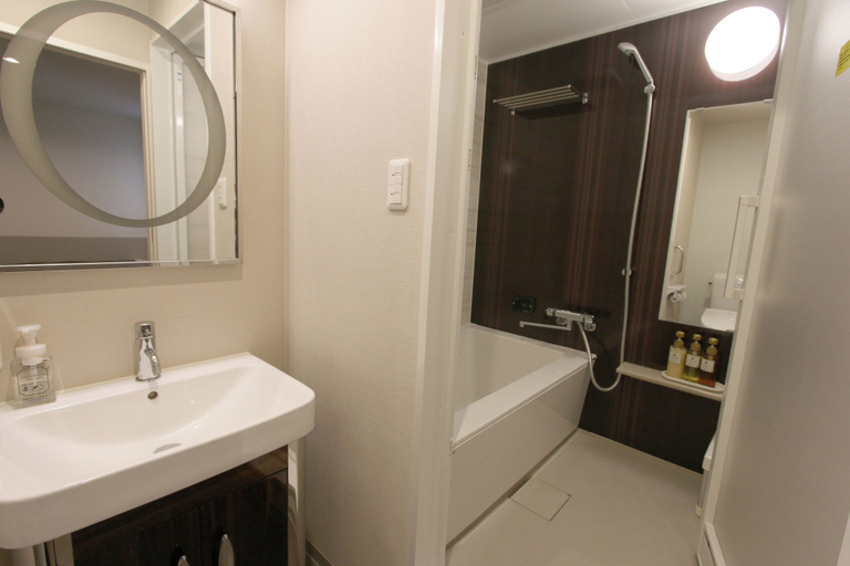 Bathroom 4, Hotel New Gaea Domemae, Fukuoka