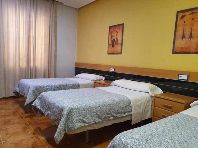 Others 5, Hostal Zamoran, Madrid