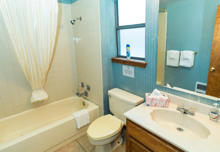 Bathroom 2, Tiara Del Sol, Lincoln