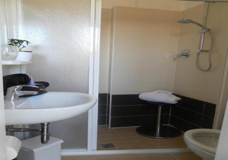 Bathroom 3, Hotel Sonne, Rimini