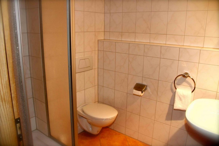 Bathroom 4, Hotel Hiemer, Memmingen