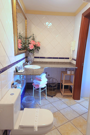 Bathroom 3, Estudios Casa Lola de Talarn, Lleida