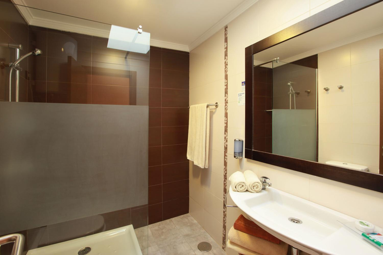 Bathroom 5, Grupotel Playa Feliz, Las Palmas