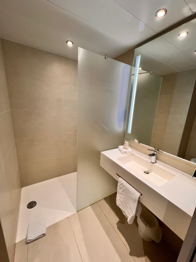 Bathroom 15