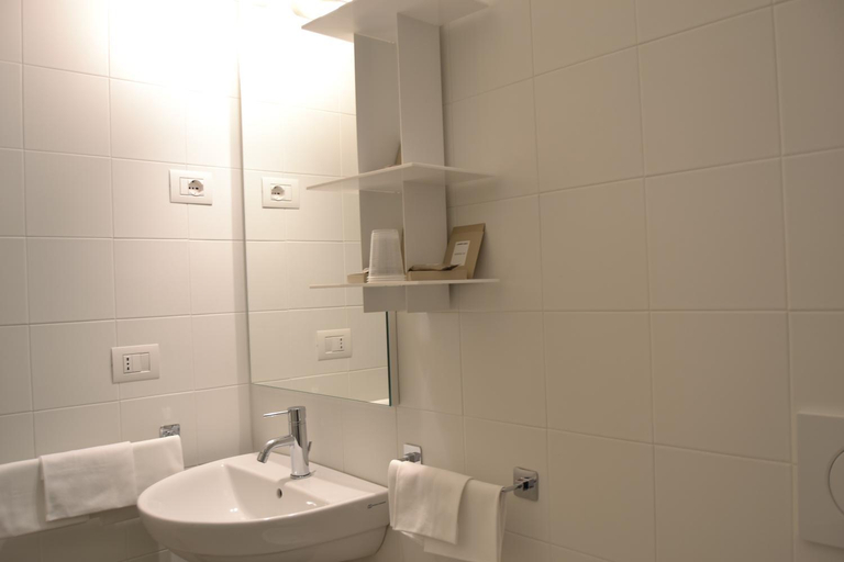 Bathroom 9