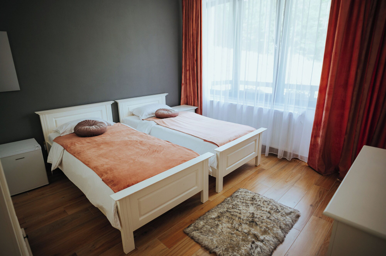 Bedroom 3, Baile Puturoasa, Vama