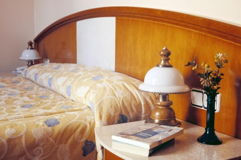Bedroom 2, Hotel Rural Jaumet, Lleida