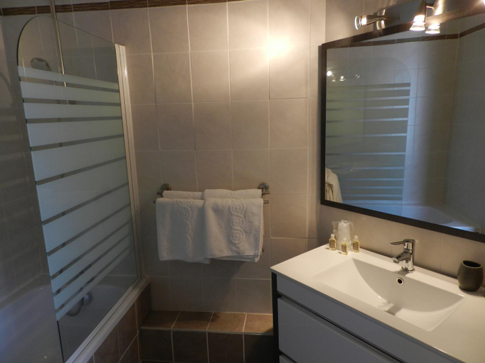 Bathroom 3, Hotel Du Mont Blanc, Haute-Savoie