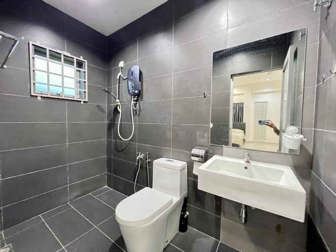 Bathroom 4
