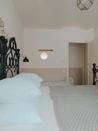 Bedroom 5, La vispa ceresa, Cuneo