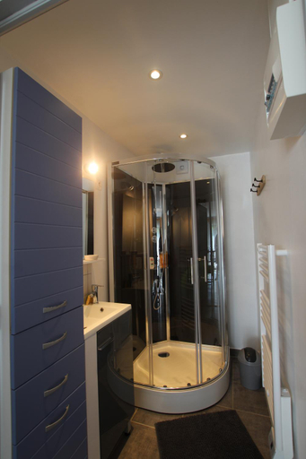 Bathroom 13