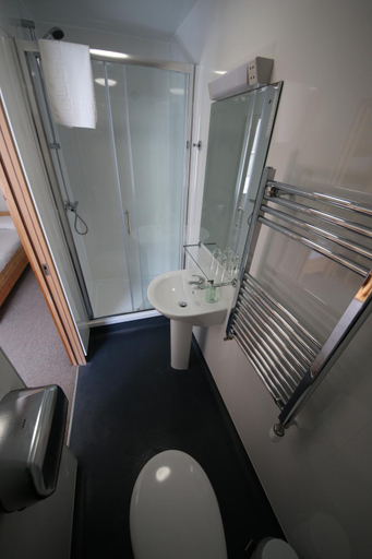 Bathroom 2, Black Isle Bar & Rooms, Highland