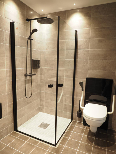 Bathroom 3, Hotell Skolestua, Nærøy