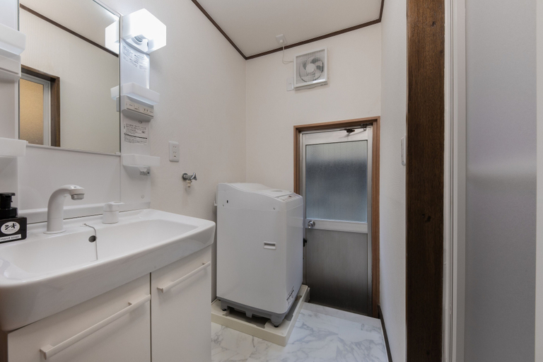 Bathroom 4, Kaori, Osaka