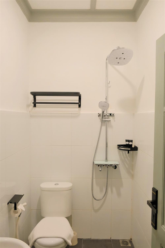 Bathroom 18