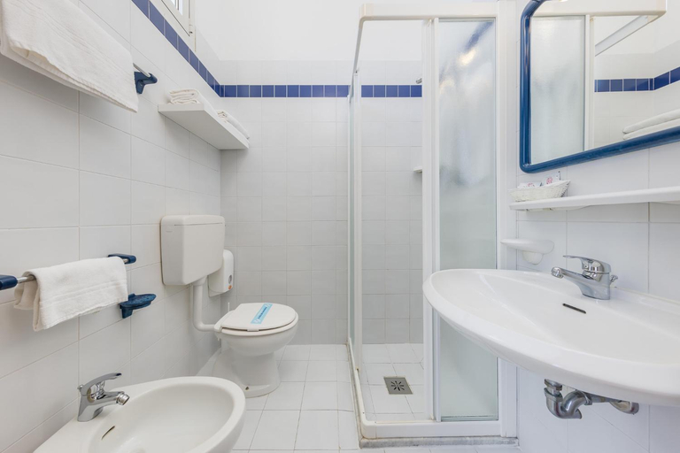 Bathroom 3, Hotel Madera, Venezia