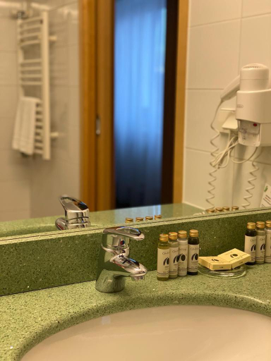 Bathroom 3, The Gerald's Hotel, Radauti