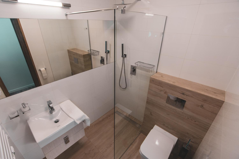 Bathroom 2, Skalka Zieleniec, Kłodzko