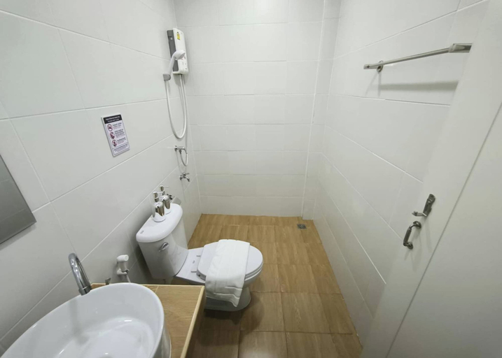 Bathroom 4, Ban Ye, Muang Phayao